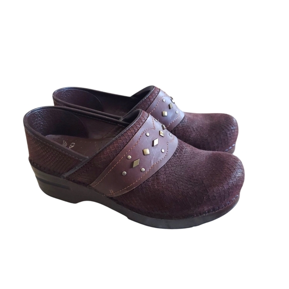 Dansko Pavan Embossed  Women's Brown Leather Clogs Slip-On - Picture 1 of 9